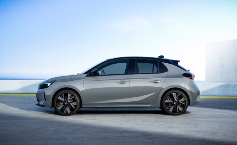 Opel Corsa Electric отстрани