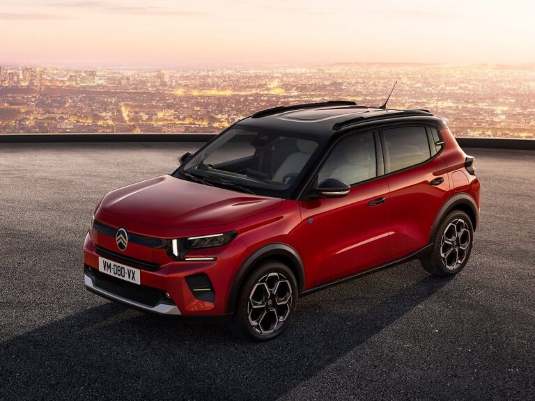 Citroën ë-C3 отпред и отстрани, червен