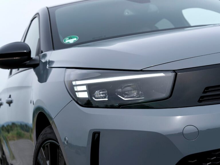 Матричните LED фарове IntelliLux на Opel Corsa Electric