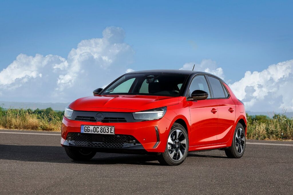 Opel Corsa Electric YES отпред и отстрани