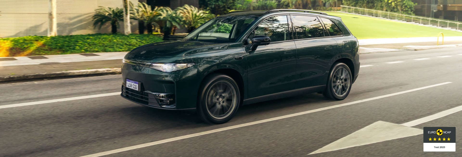 Leapmotor C10 в зелено на път
