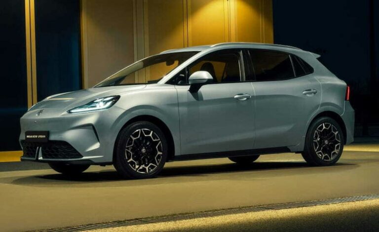 MG4 EV Urban отпред и отстрани