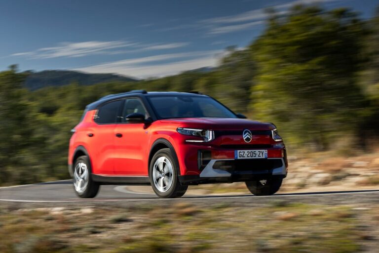 Citroën ë-C3 Aircross на планински път