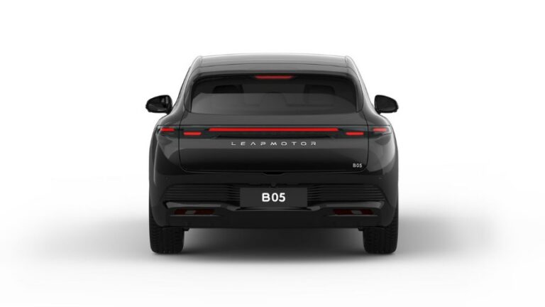 Leapmotor B05 отзад, черен