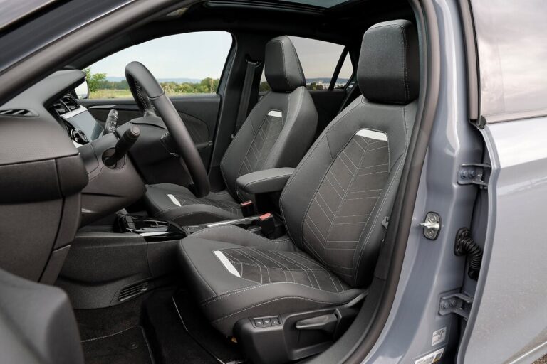 Предните седалки на Opel Corsa Electric