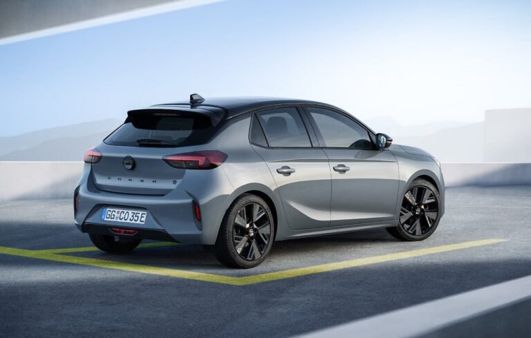 Opel Corsa Electric отзад и отстрани