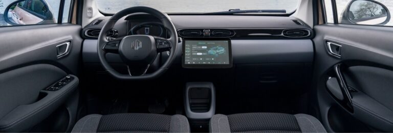 Таблото и интериорът на Leapmotor T03