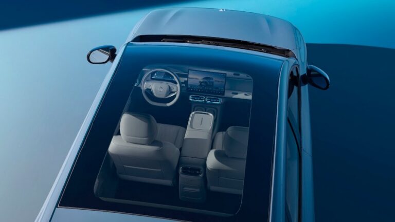 Панорамният покрив на Leapmotor B10