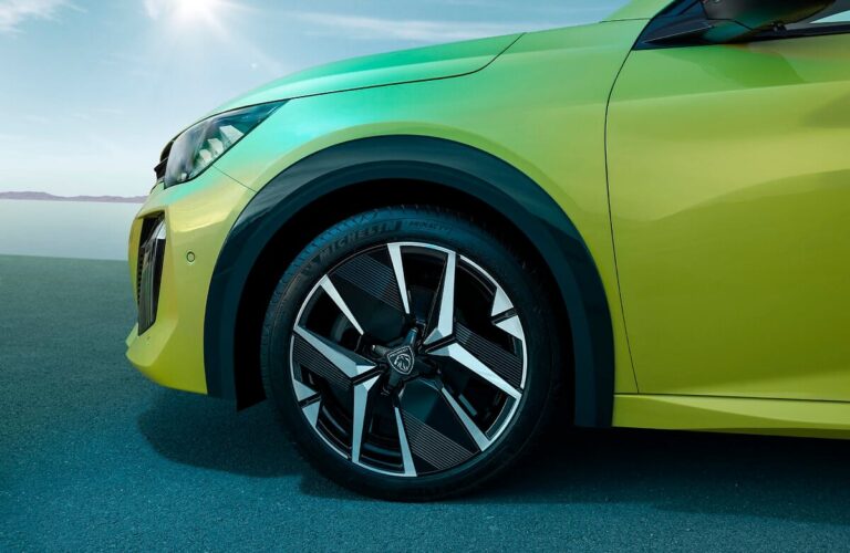Джантата на Peugeot E-208