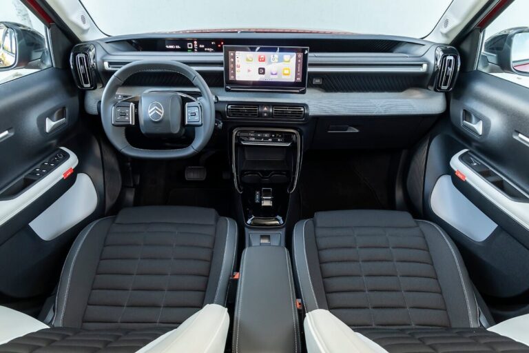 Купето на Citroën ë-C3 Aircross отпред